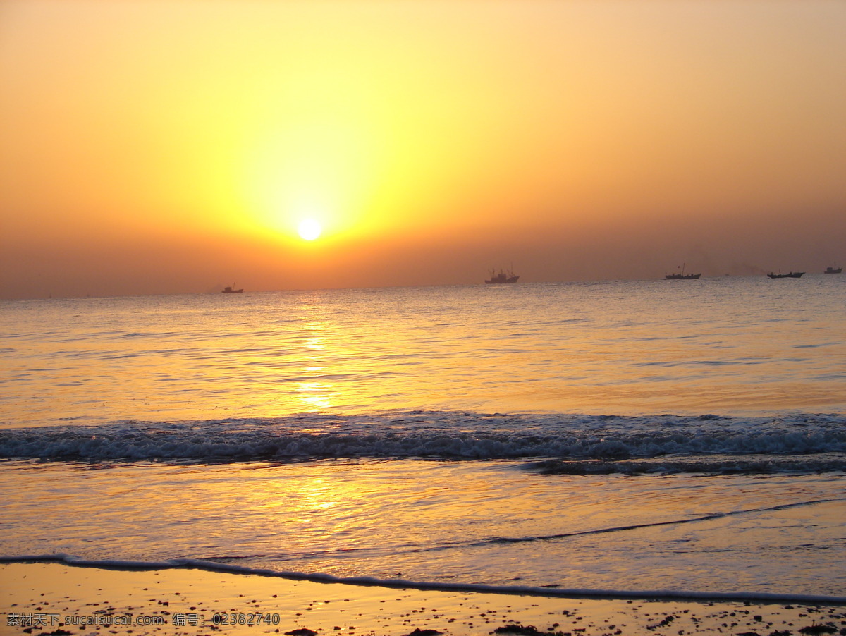 朝阳海滩 朝阳 大海 海滩 金色 太阳 自然景观 自然风景 美图 摄影图库