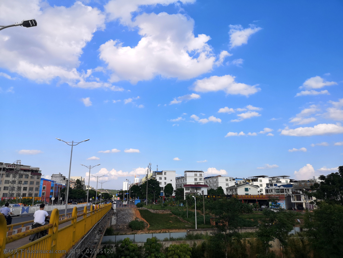 蓝天图片 蓝天 白云 路 河提 云朵 天空 远景 美景 自然景观 山水风景