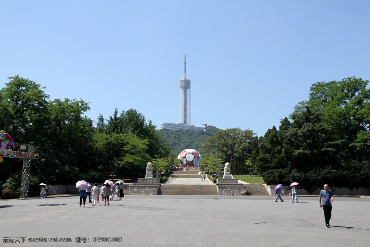 大连劳动公园 大连 劳动公园 大连观光塔 足球广场 游人 树木 风景 美丽 大连风光 国内旅游 旅游摄影