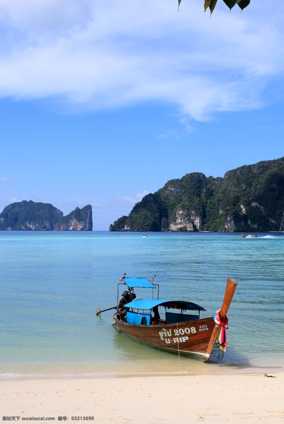泰国 普吉岛 风光摄影 海边 大海 风景 风光 游艇 船只 山脉 树 蓝天 白云 国外旅游 旅游摄影