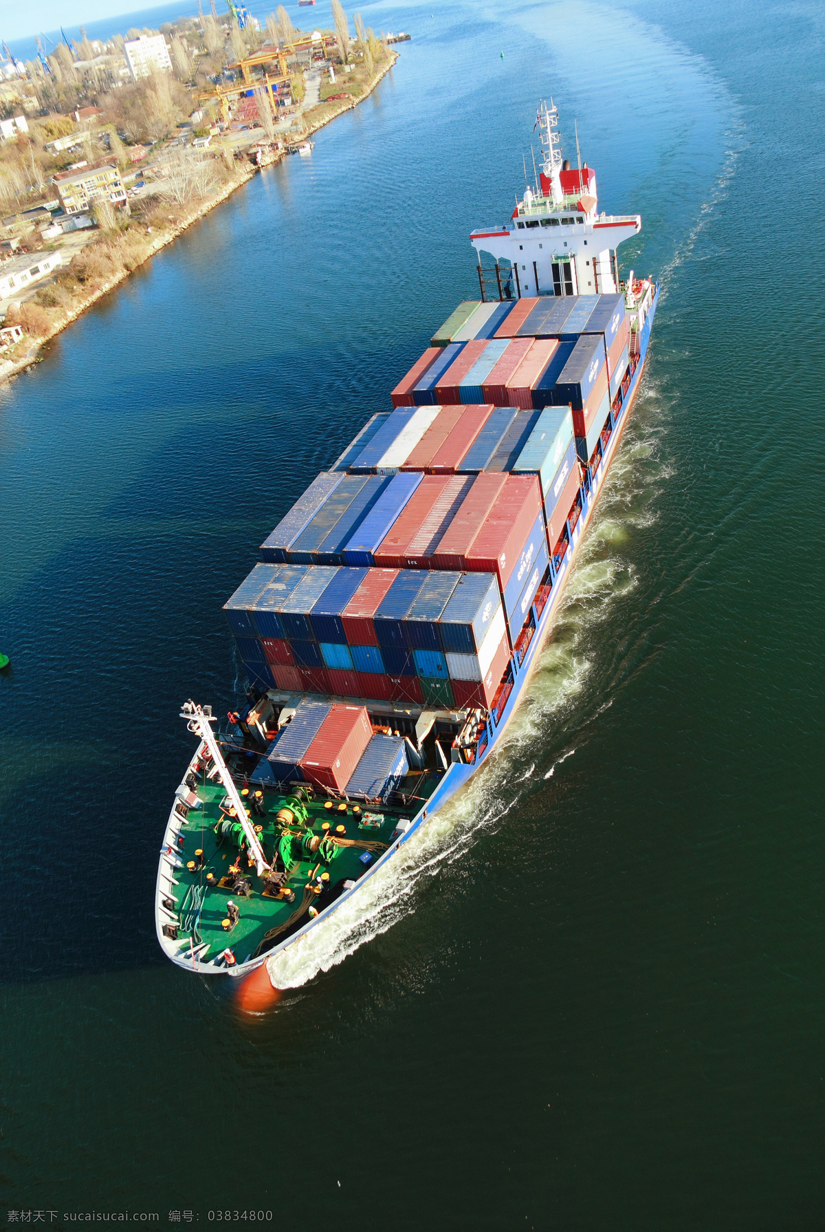 大海 中 货船 船 船只 海水 交通工具 水上运输 货物 汽车图片 现代科技