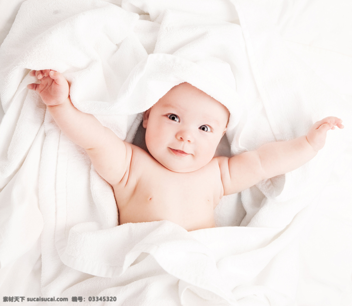 张开 双臂 可爱 婴儿 张开双臂 可爱婴儿 宝宝 微笑 白色床单 儿童图片 人物图片