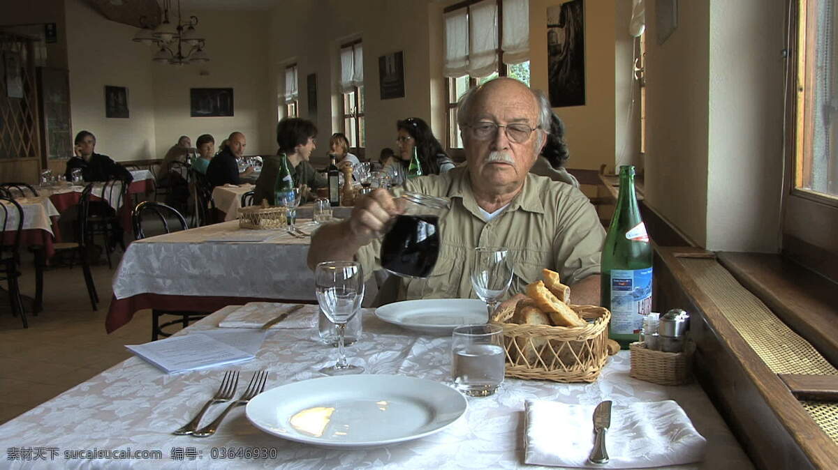 意大利 男人 倒 ligurina 咖啡 股票 视频 酒 表 玻璃 餐厅 吃 喝 红色 咖啡厅 老 面食 生活方式 饭 人 饮食 食品 烹饪 利古里亚 寄托 浇注 视频免费下载 其他视频