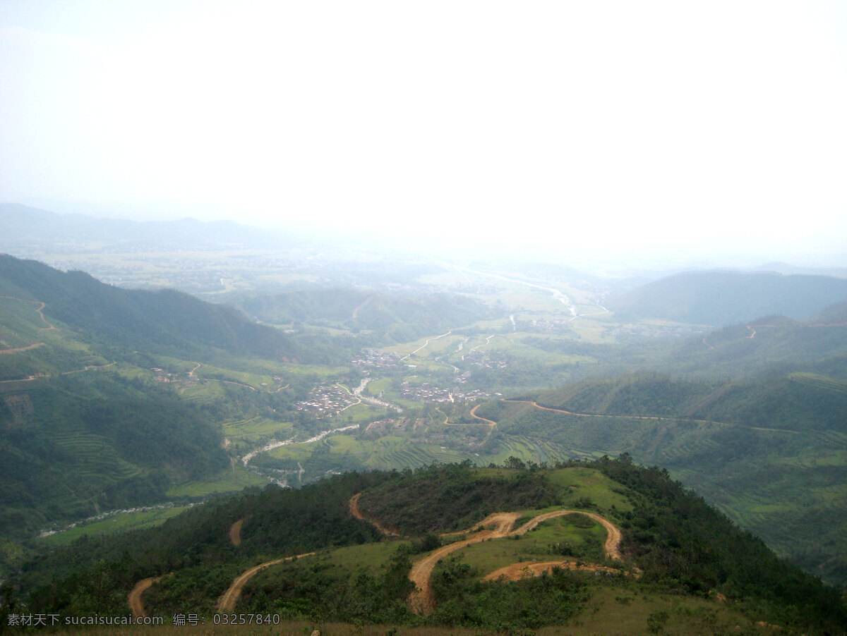 自然高山风景 高山 群山 山峦 绿叶 绿树 梯形山 蓝天 白云 盘旋山路 泥路 自然景观 自然风景 摄影图库