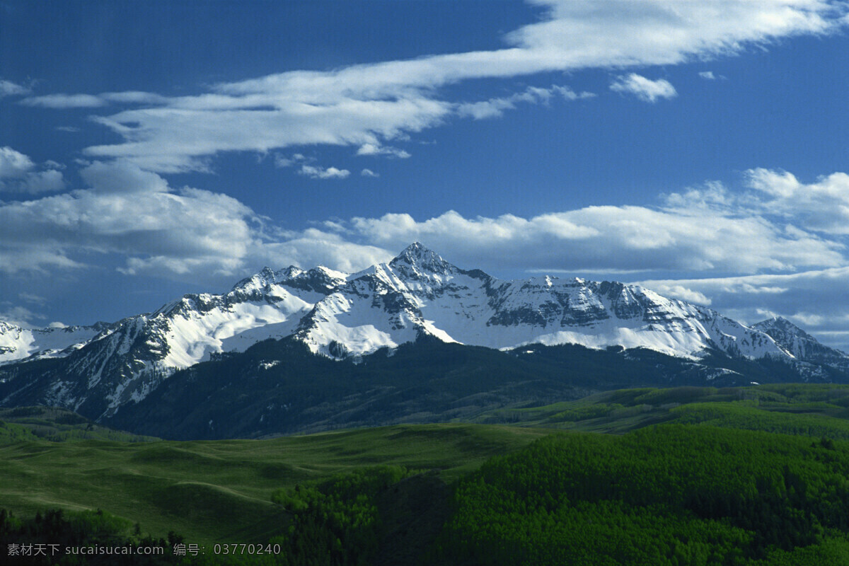 蓝天 白云 下 雪山 蓝天白云 山峰 自然风景 自然风光 景色 美景 风景 摄影图 高清图片 风景图片