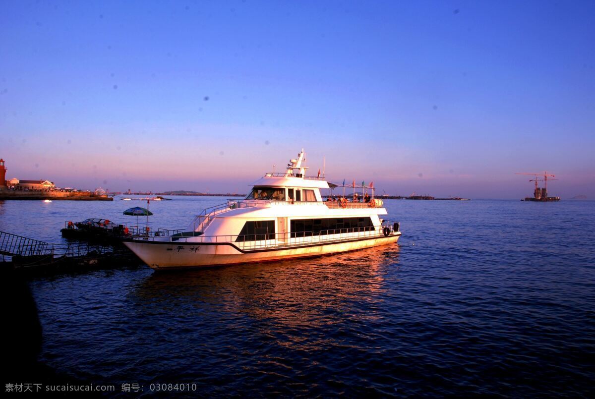 游艇 风光 海景 交通工具 蓝天 现代科技 风景 生活 旅游餐饮