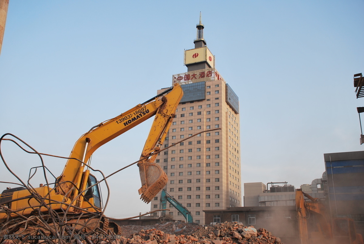 拆迁现场 拆迁 城市拆迁 城市建设 拆楼 拆房子 建设 城市规划 盖大楼 建筑 挖掘机 挖土机 建筑摄影 建筑园林