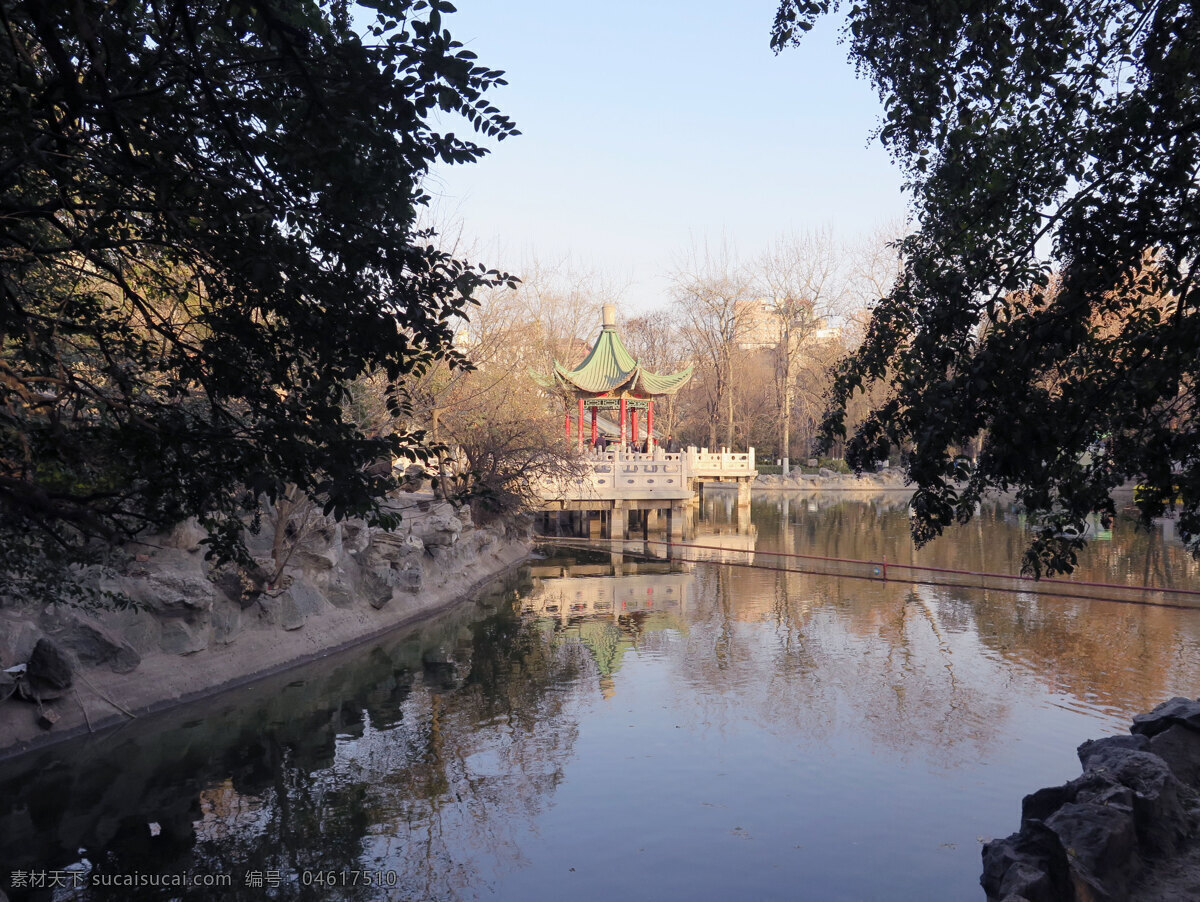 西安 革命 公园 湖 旅游 历史 建筑 冬季 凉亭 美丽西安 国内旅游 旅游摄影 黑色