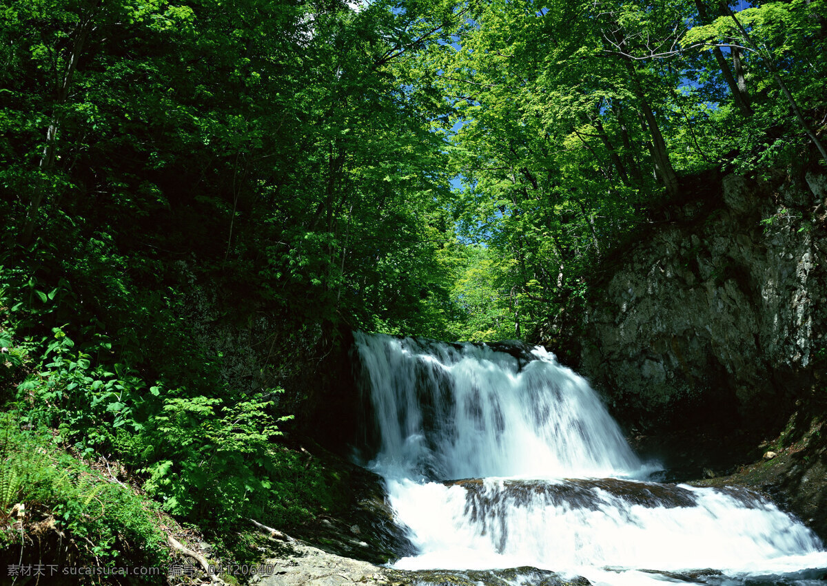 山水 瀑布 流淌 风景图片 流水 树木 自然风景 家居装饰素材 山水风景画