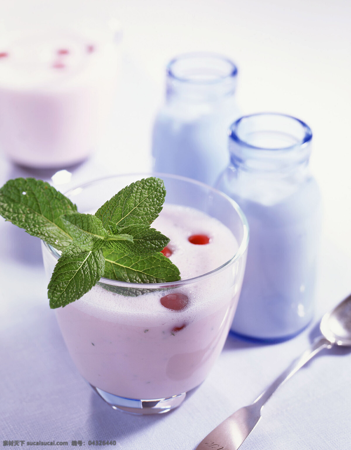 蓝莓酸奶 蓝莓 酸奶 牛奶 薄荷 草莓 美食 西餐美食 餐饮美食