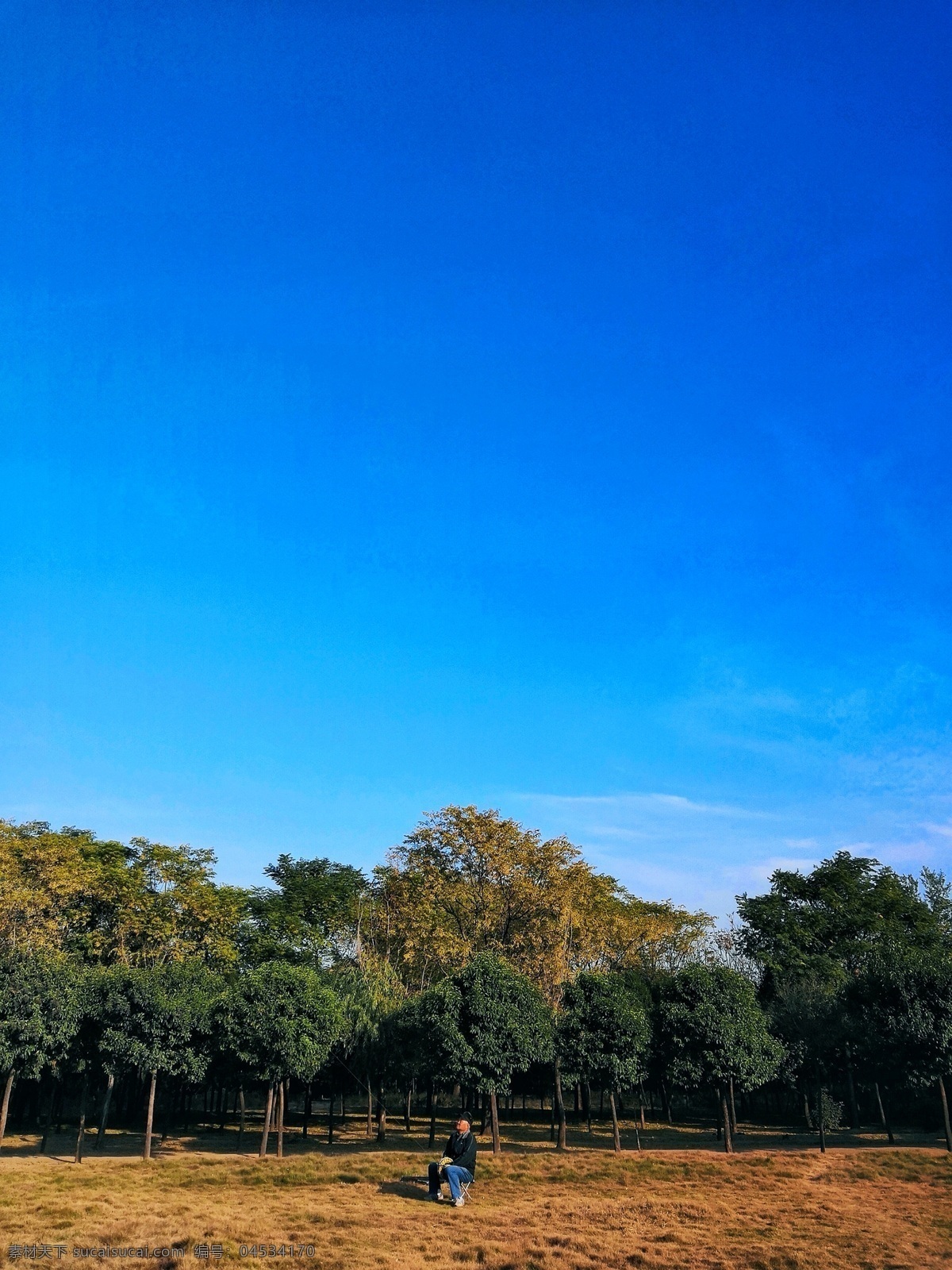 老人 天空 渐变 蓝 唯美 安静 午后 旅游摄影 人文景观