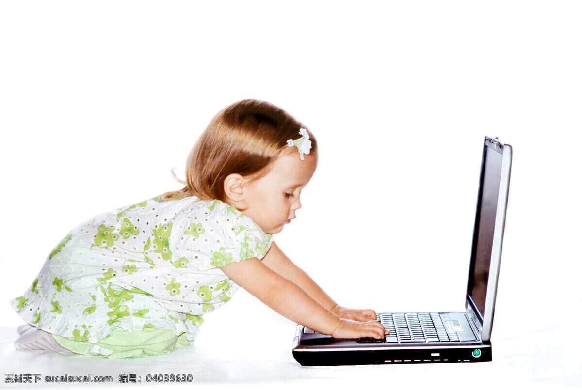 玩 笔记本 电脑 爱女 婴儿 宝宝 可爱女婴 开爱宝宝 笔记本电脑 幼儿 儿童 儿童幼儿 人物图库