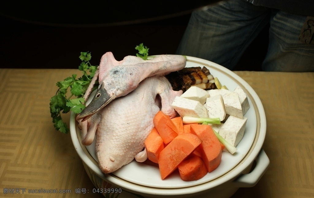 香芋 腊肉 炆 青头 鸭 粤菜 传统美食 餐饮美食