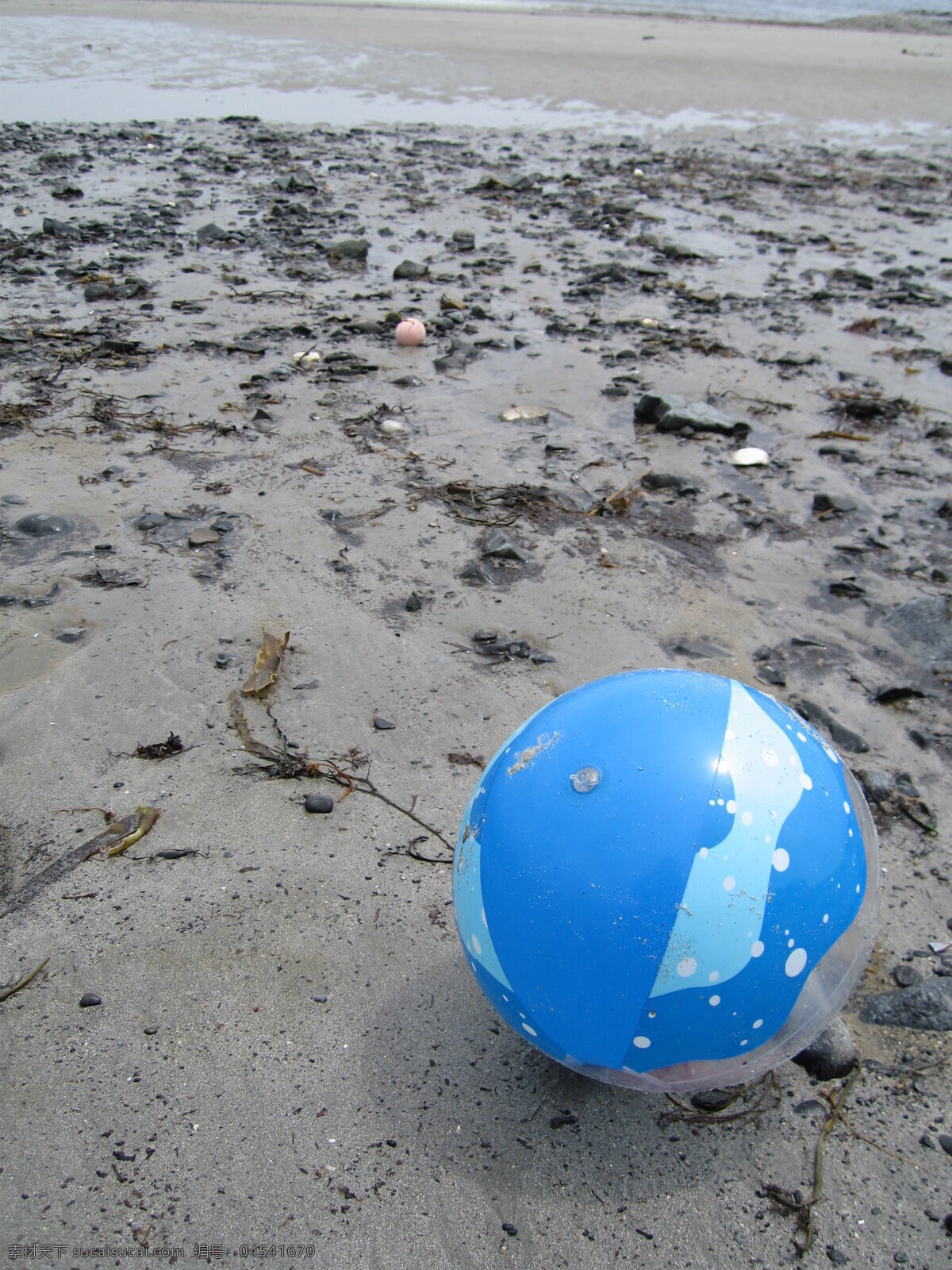 大海 风光 风景 海滩 海洋 美景 排球 气球 沙滩气球 沙滩 娱乐 玩具 休闲 风光方面素材 自然风景 自然景观 psd源文件
