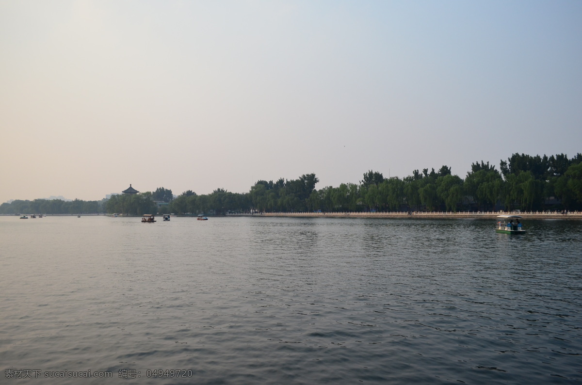 北京 北海 北海公园 划船 公园 湖水 旅游摄影 国内旅游 灰色