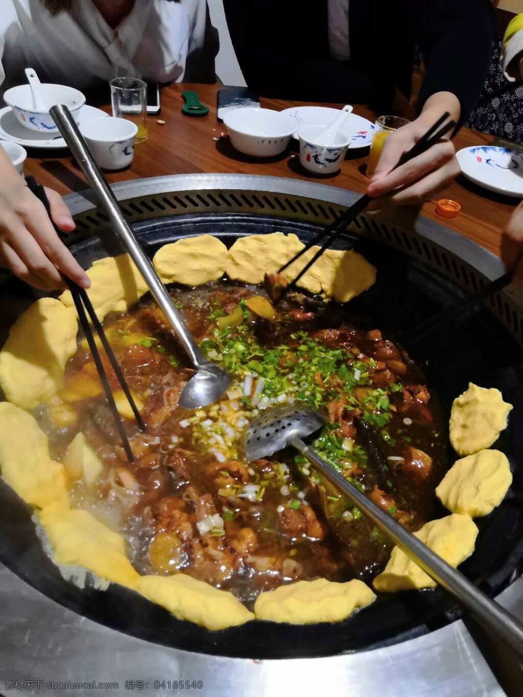 铁锅炖大鹅 铁锅 大鹅 饼 聚会 美食 餐饮美食 传统美食