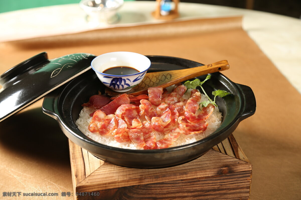 瓦煲饭 瓦煲 饭 香肠 腊肠 叉烧 米饭 大米 食物 美味 米 白饭 火锅料理 餐饮美食 传统美食