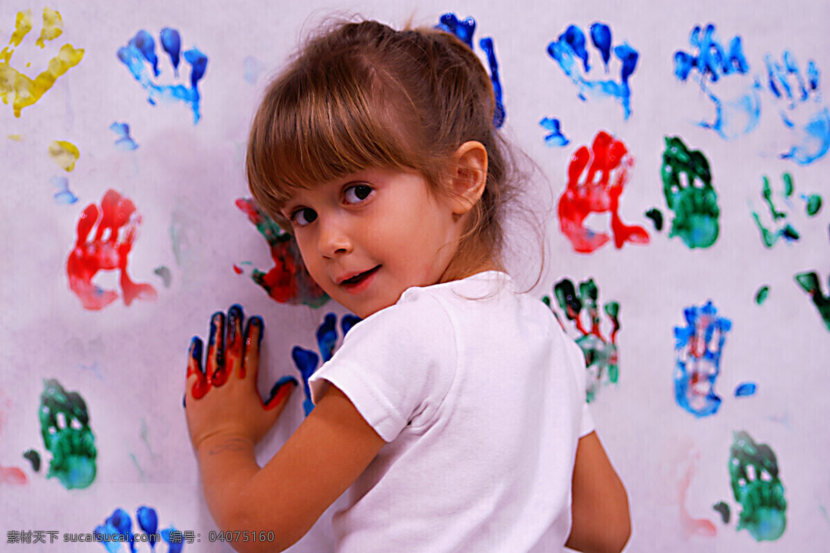 儿童高清图片 儿童 小孩 快乐 顽皮 可爱 调皮 七彩 色彩 油漆 涂料 绘画 画画 小朋友 人物图库 儿童幼儿
