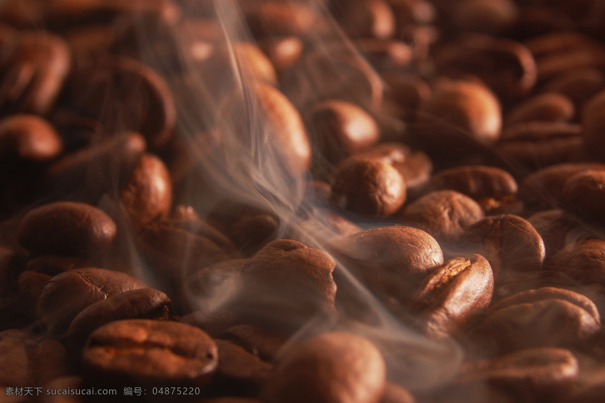 冒烟 咖啡豆 咖啡 食材原料 咖啡豆特写 食物原料 烟雾 咖啡图片 餐饮美食
