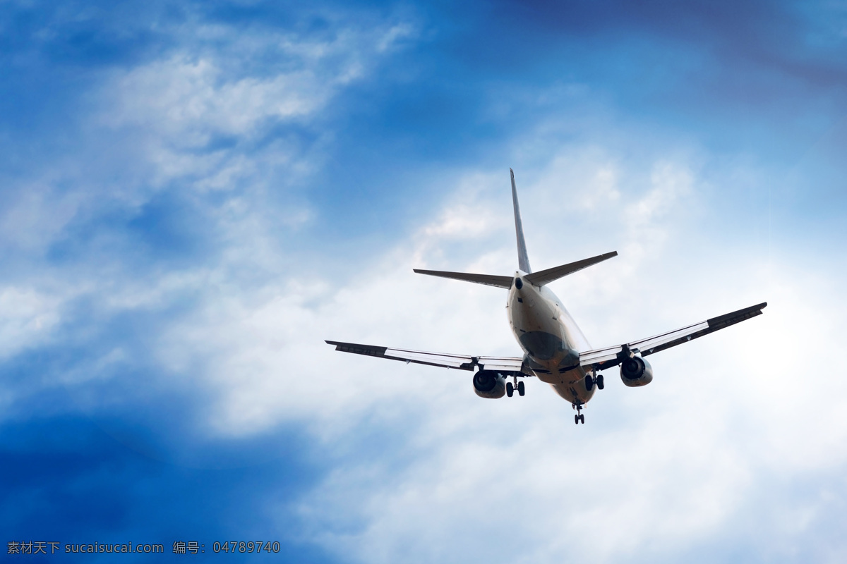 白云 飞机 航班 交通 交通工具 客机 蓝天 飞机设计素材 飞机模板下载 天空 运输 云层 云彩 多云 现代科技