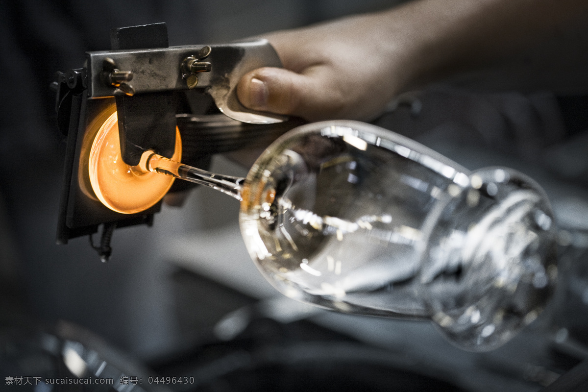 玻璃 酒杯 烧制 工艺 玻璃酒杯 烧制工艺 流水线 工厂 制作 高温 熔炼 工业生产 现代科技