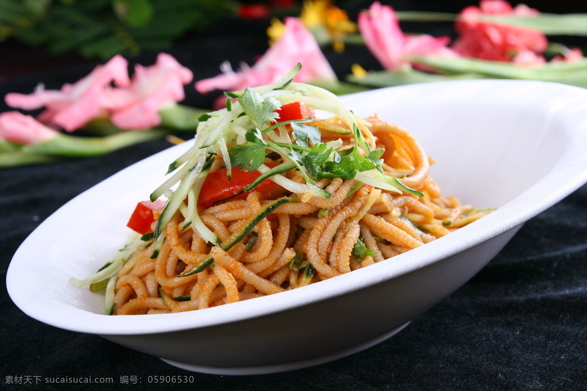 土豆泥莜面 土豆泥 莜面 拌莜面 乌盟特色 地方美食 凉菜 麻辣串 餐饮美食 传统美食