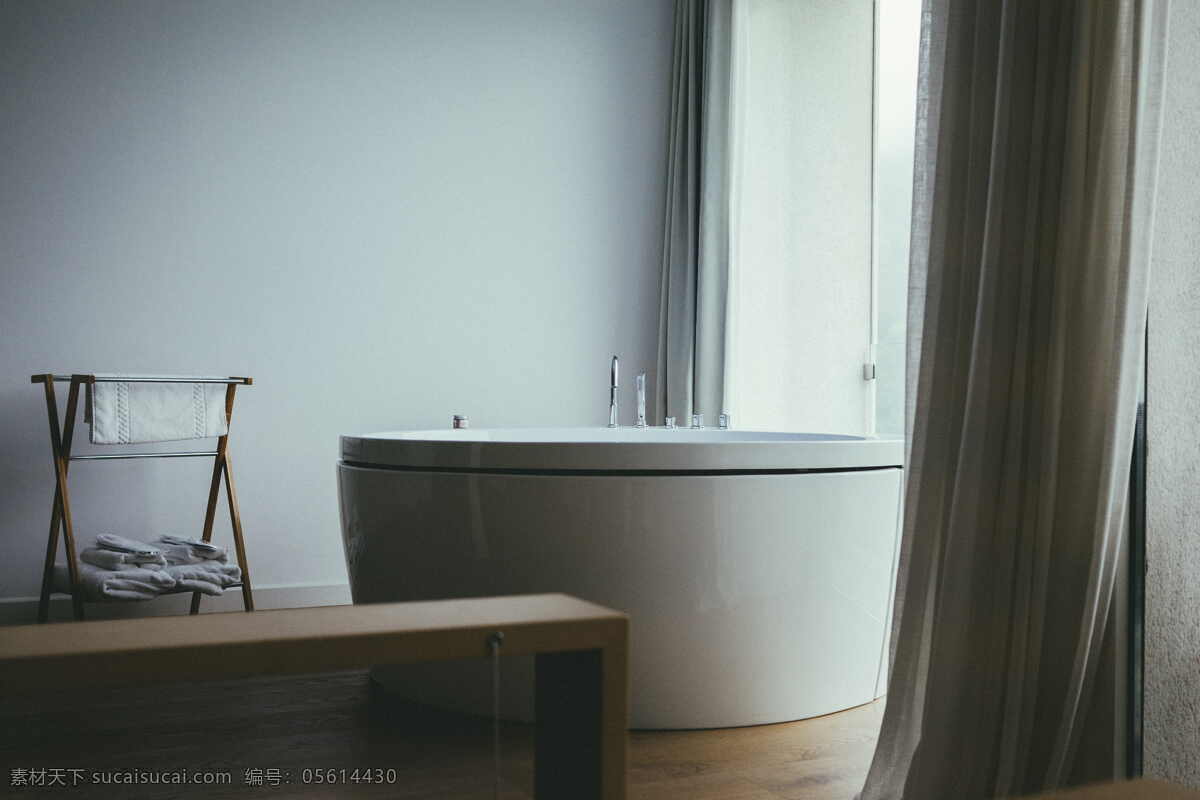 浴室浴缸图片 浴室浴缸 家居室内 浴缸 浴室 窗帘 置物架 现代 cc0 公共领域 大图 建筑园林 室内摄影