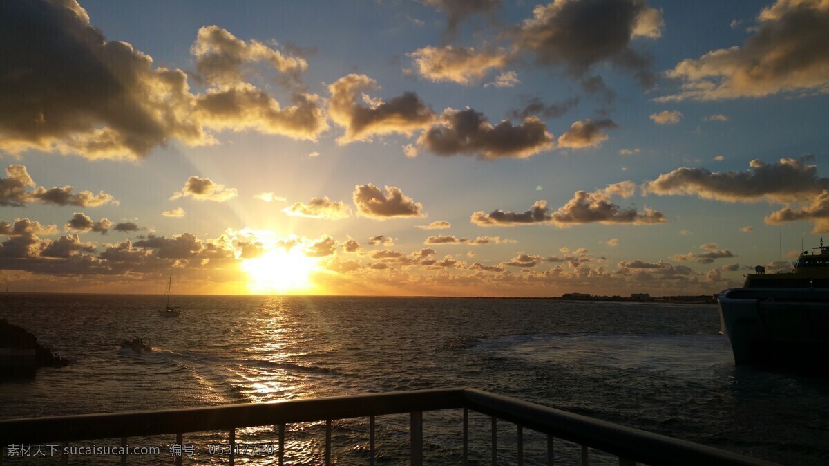 加那利群岛 日出 海平面 海浪 大海 海洋 阳光 晨光 照明 天空 云朵 白云 景观 天气 海波 波浪 海面景观 自然景观 自然风景