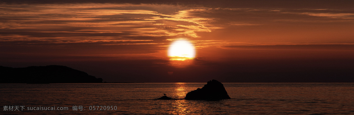 海边 海上日出 海水 海滩 辉煌 金黄色 日出 美丽的日出 夕阳红 太阳 旭日东升 水天相接 潮汐 自然风景 自然景观