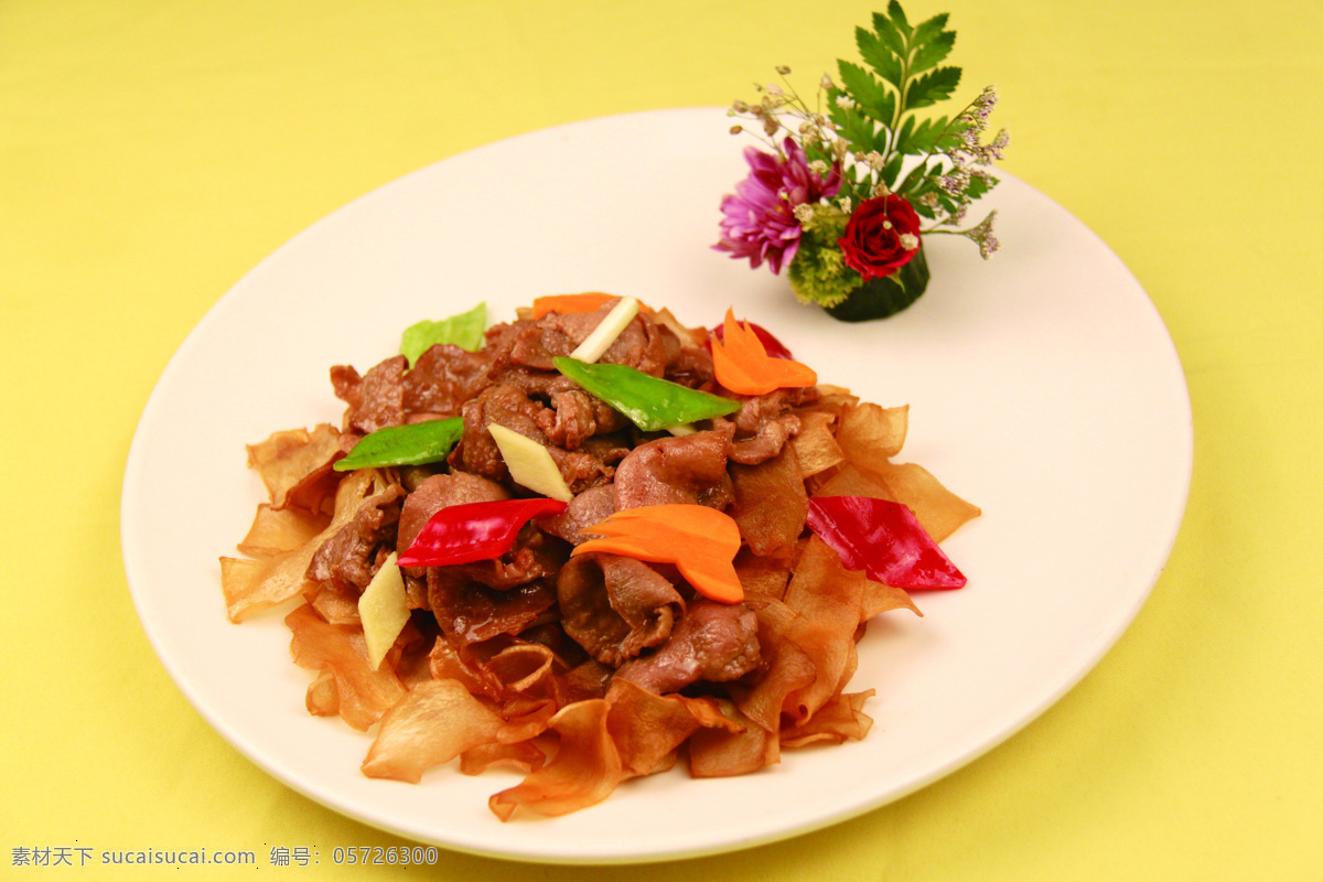 餐饮美食 传统美食 胡萝卜 花 黄瓜 姜 辣椒 青椒 杏 鲍 菇 炒 爽 肉 杏鲍菇炒爽肉 创新菜 彩椒 杏鲍菇 肉片 展板 企业文化展板