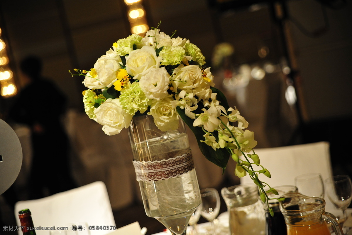 婚礼 花饰 玻璃瓶 灯光 聚光灯 台花 节日素材 其他节日
