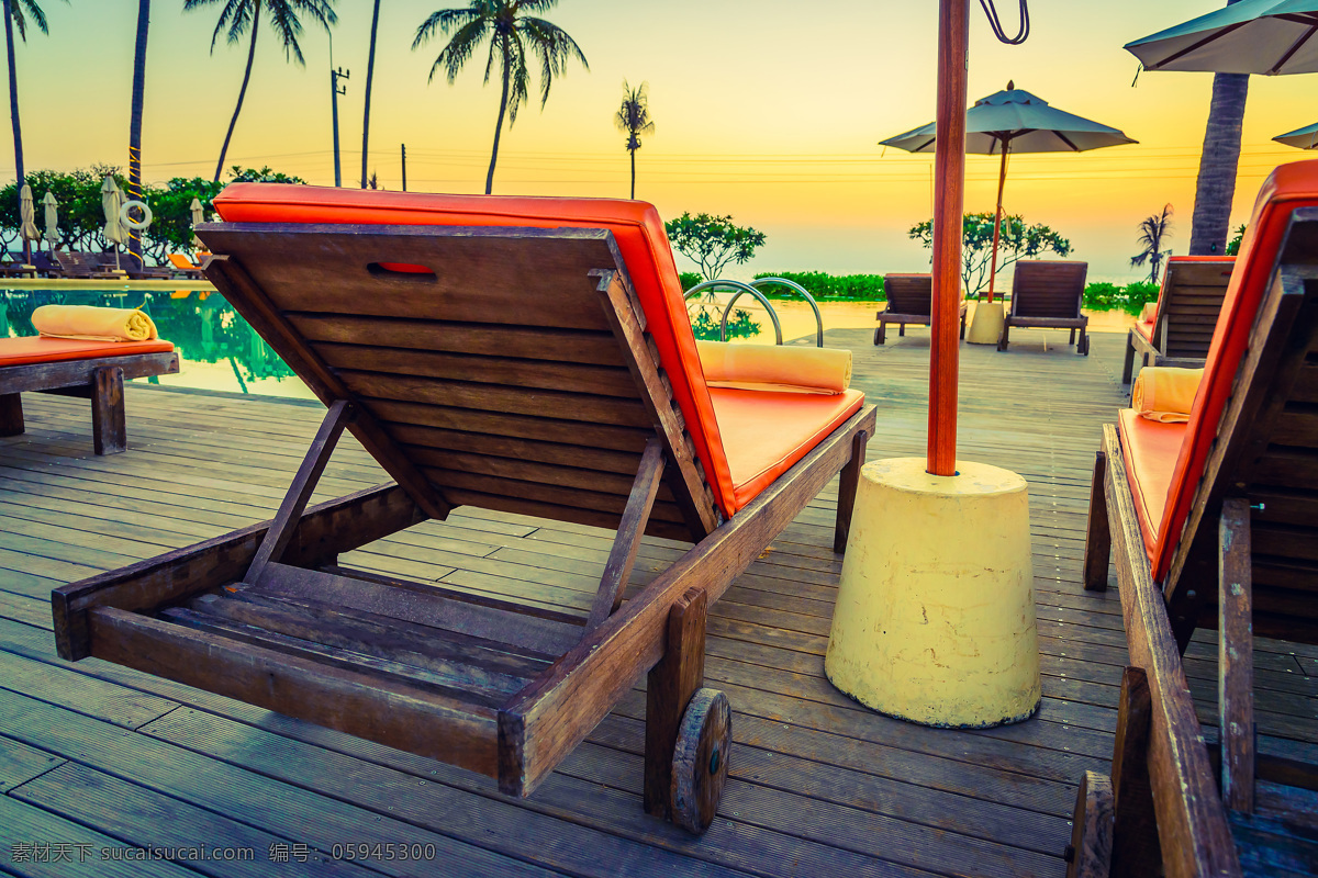 木板 上 太阳 椅 树 植物 游泳池 太阳椅 海洋海边 自然景观 黑色