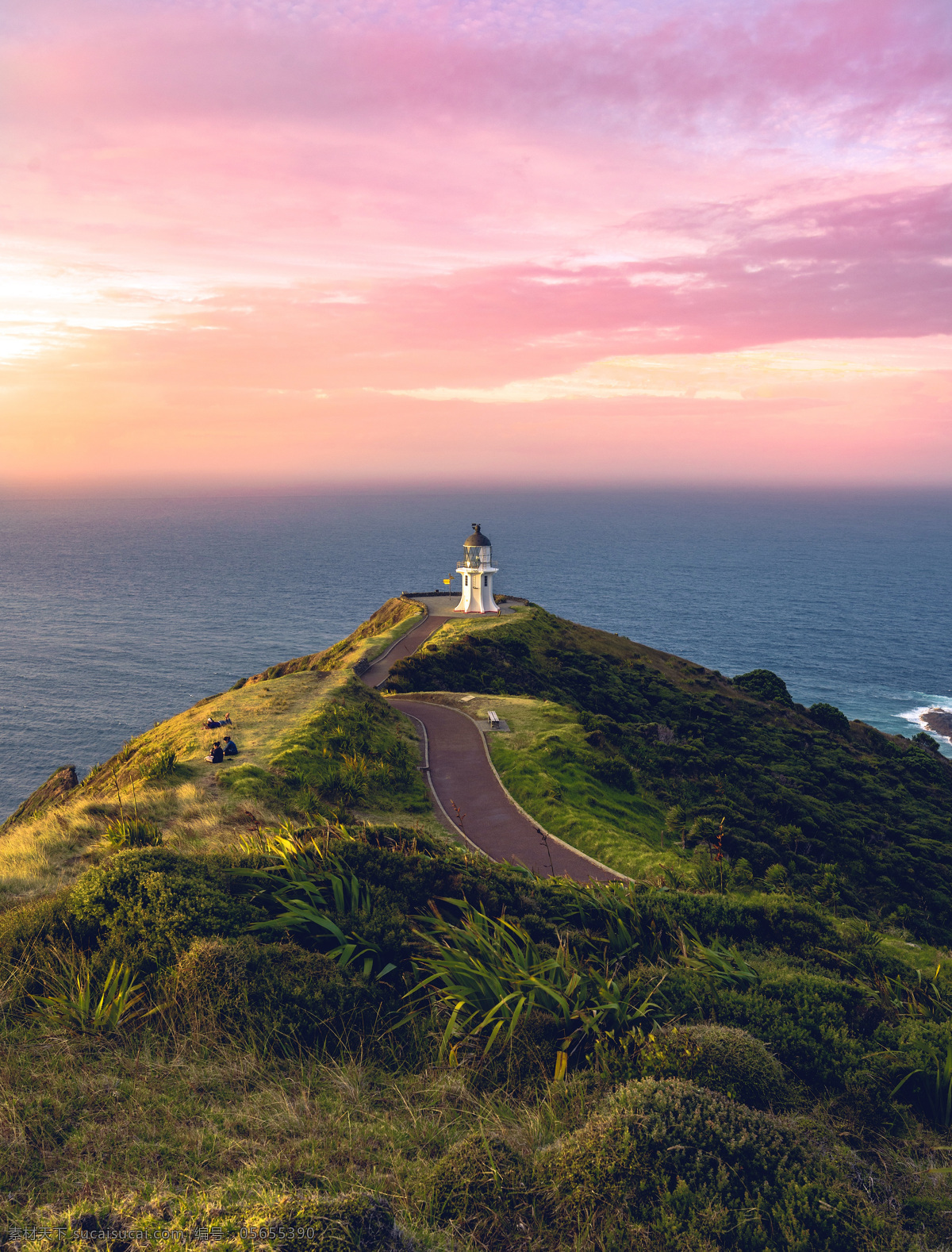 傍晚 海边 灯塔 美景 傍晚海边 灯塔美景 海洋 大海 公路 道路 山顶 山坡 植物 建筑 黄昏 晚霞 天空 云彩 云朵 海天一线 自然景观 自然风光 旅游摄影 自然风景