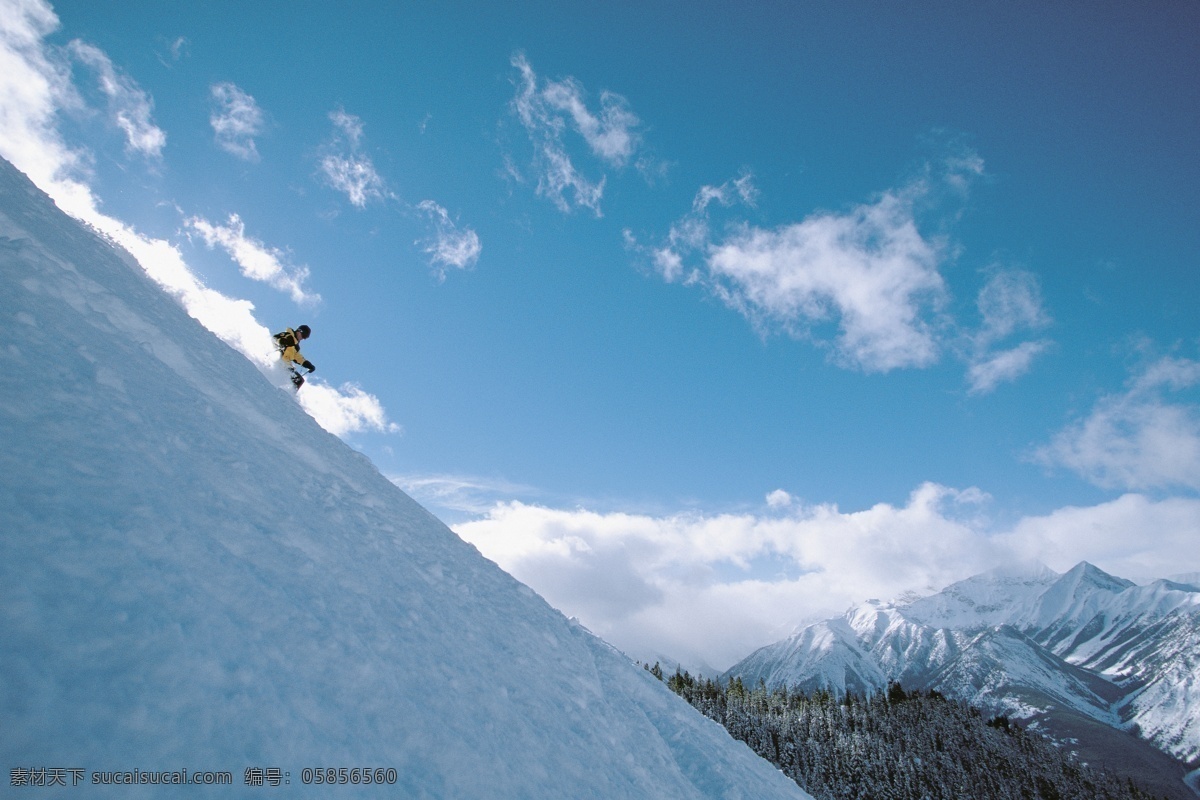 斜坡 上 滑雪 人物 美丽 自然 雪地 冬季 运动 跳跃 雪山 极限运动 体育运动 蓝天白云 滑雪图片 生活百科