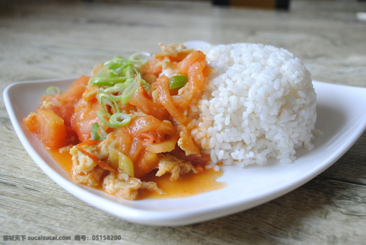 餐饮美食 传统美食 盖浇饭 鸡蛋 米饭 西红柿 葱花 厨房菜肴 装饰素材 室内设计