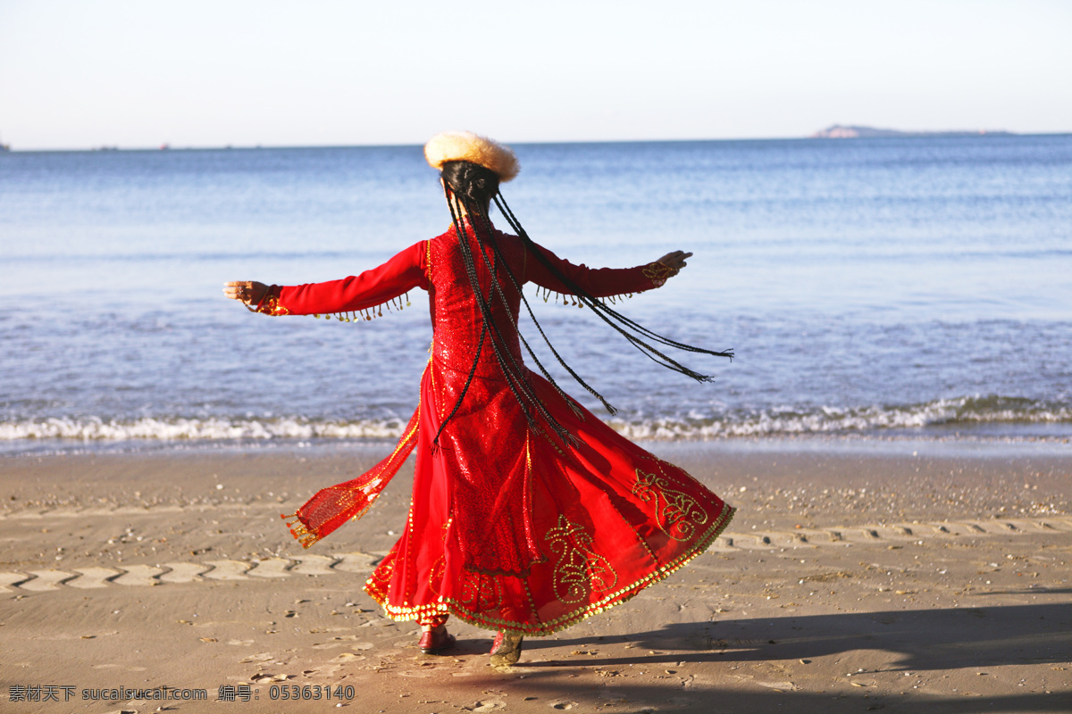 新疆舞 三亚 三亚湾 大海 跳舞 中老年 候鸟 晨练 红色 舞衣 辫子 翩翩起舞 舞蹈音乐 文化艺术