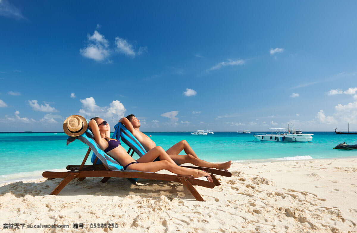 度假 马尔代夫 海滩 躺椅 海水浴场 云彩 蓝天 白云 海天一线 海边 沙滩 休闲 加勒比海 贵族 浪漫 美景 景观 风光 风景 海浪 爱人 夫妻 人物摄影 人物图库