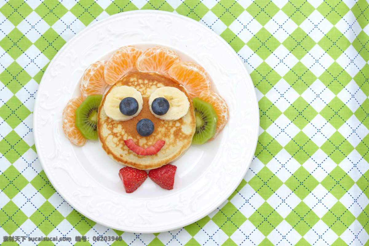 创意 小丑 水果 煎饼 创意水果 猕猴桃 香蕉 草莓 蓝莓 美食 食物摄影 美味 盘子 美食图片 餐饮美食
