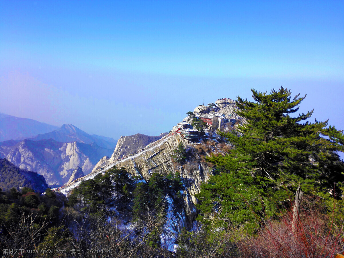 华山西峰 华山 西峰 山脊 雪景 蓝天 旅游摄影 国内旅游