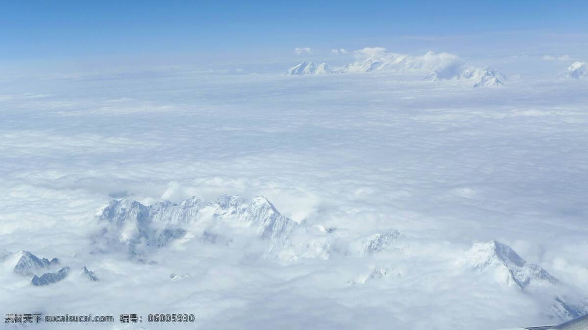 雪山云雾美景 雪山 山脉 云雾 景色 蓝天 自然景观 自然风景