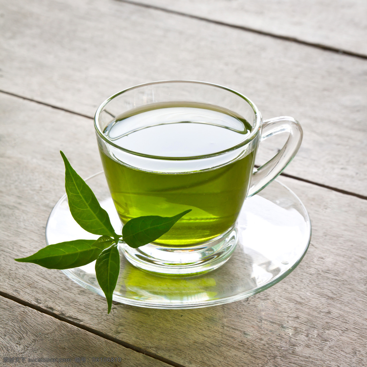 一杯 清香 绿茶 绿叶 茶杯 茶具 保健茶 茶叶 茶 休闲饮品 健康食品 酒水饮料 茶道图片 餐饮美食
