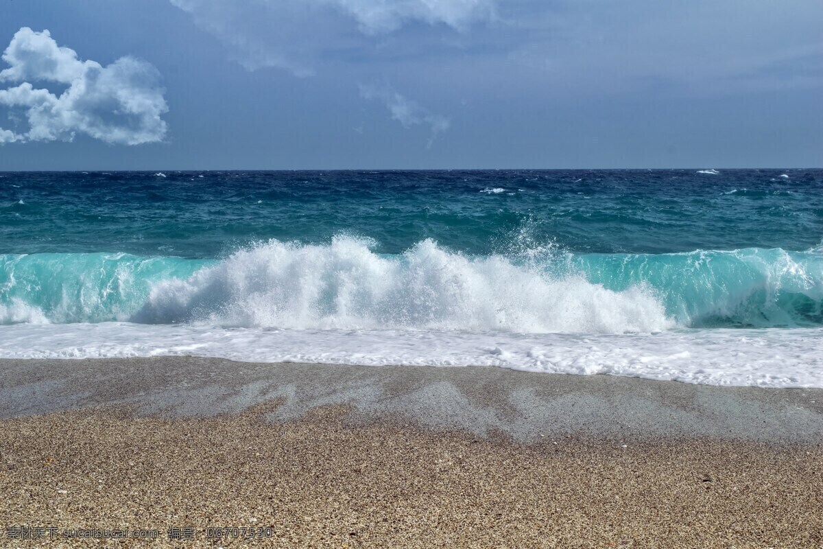 海浪 海滩 沙子 海水 蓝天 白云 8k 图 8k图 海 蓝 水 浪花 风景自然风光 自然景观 自然风景