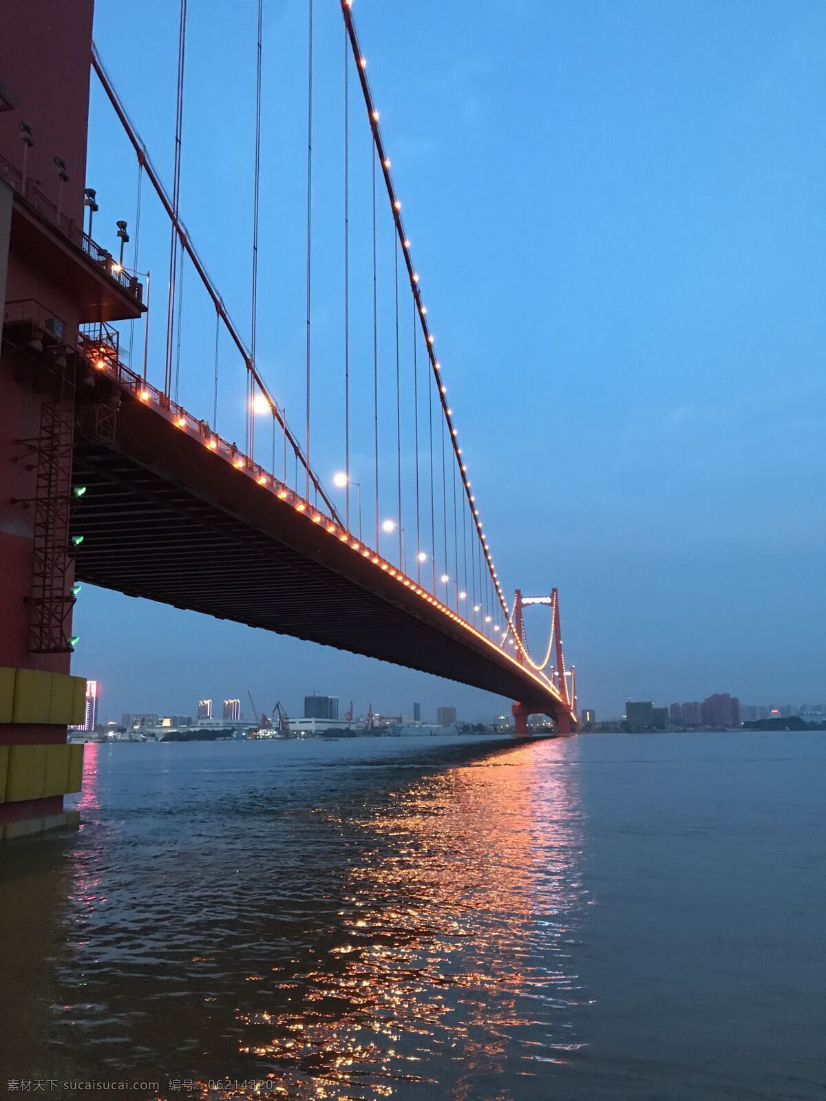 武汉 鹦鹉 洲 大桥 鹦鹉洲大桥 长江 晚上 夜景 灯光 水面 城市 倒影 建筑园林 建筑摄影