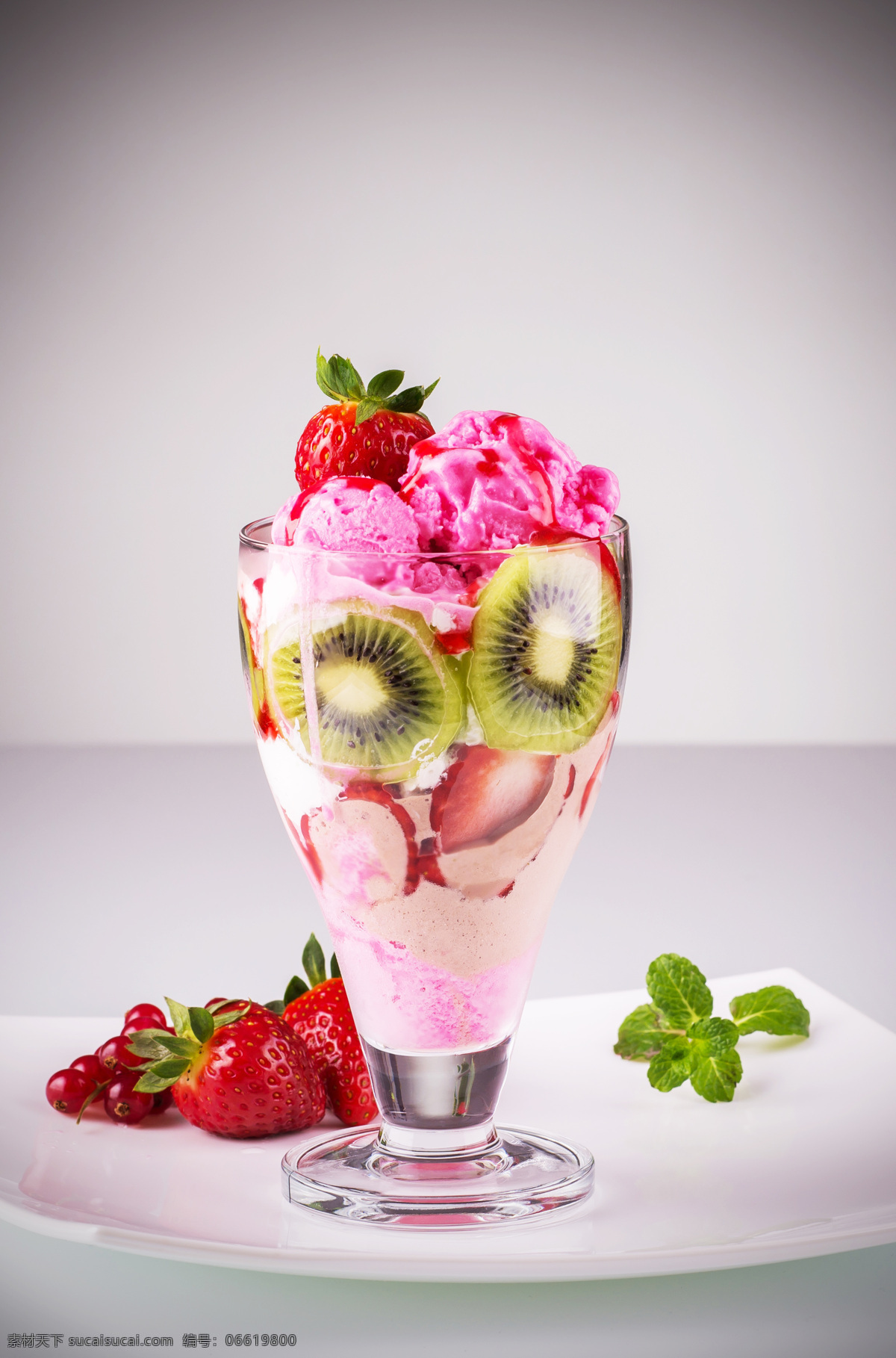 新鲜 水果 冰淇淋 草莓 猕猴桃 冰激凌 甜品美食 美味 食物摄影 其他类别 餐饮美食 灰色