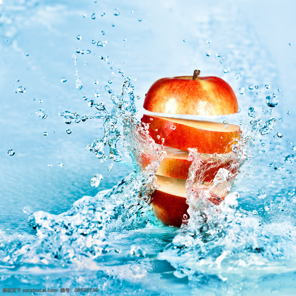 溅 水花 苹果 甜美水果 高清图片 jpg图库 水果 水果素材 健康水果 新鲜水果 水果高清 红色 溅起的水花 水 水与苹果 切开的苹果 苹果图片 餐饮美食