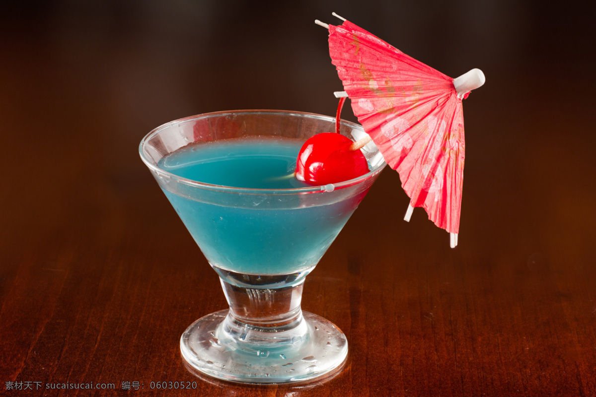 蓝色 鸡尾酒 酒精 酒杯 玻璃杯 杯子
