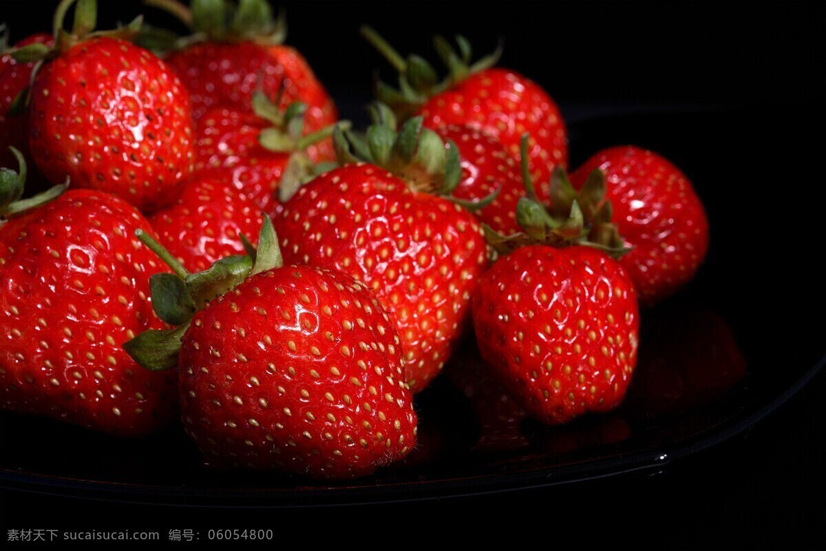 草莓图片 草莓 香味 果香 果实 草莓叶 草莓汁 喜光照 热带 解暑 止渴 津甜 酸甜 香甜 红色水果 生物世界 水果