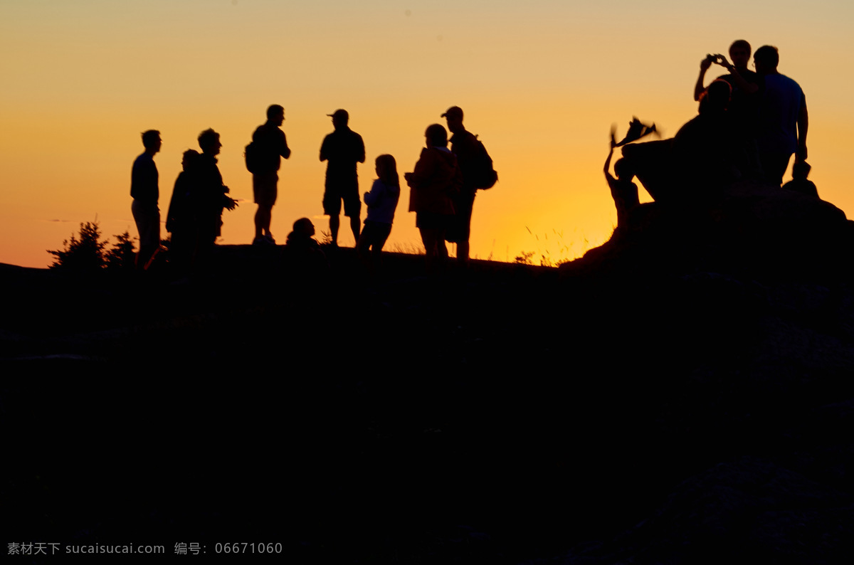 五 四 青年节 登山 山顶 登山者 人 五四 54 五四青年节 攀登者 攀登 人群 夕阳 日落 黄色天空 黄昏 傍晚 人物图库 人物摄影