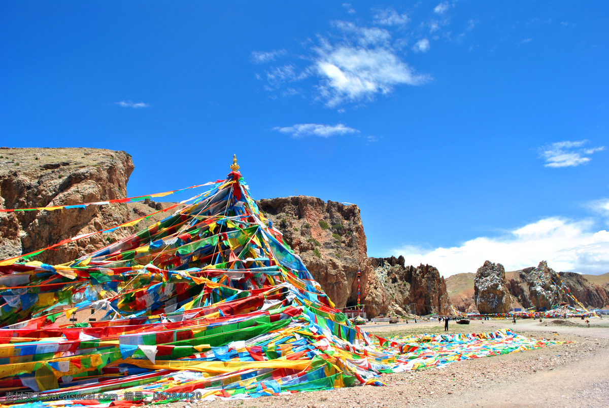 西藏 西藏山峦 西藏经番 西藏经文 西藏五彩哈达 西藏田园 西藏蓝天 西藏夏天 西藏光影 西藏高清图片 旅游摄影 国内旅游 高原 西藏风景 蓝天 白云 绿草地 自然景观 自然风景 蓝色