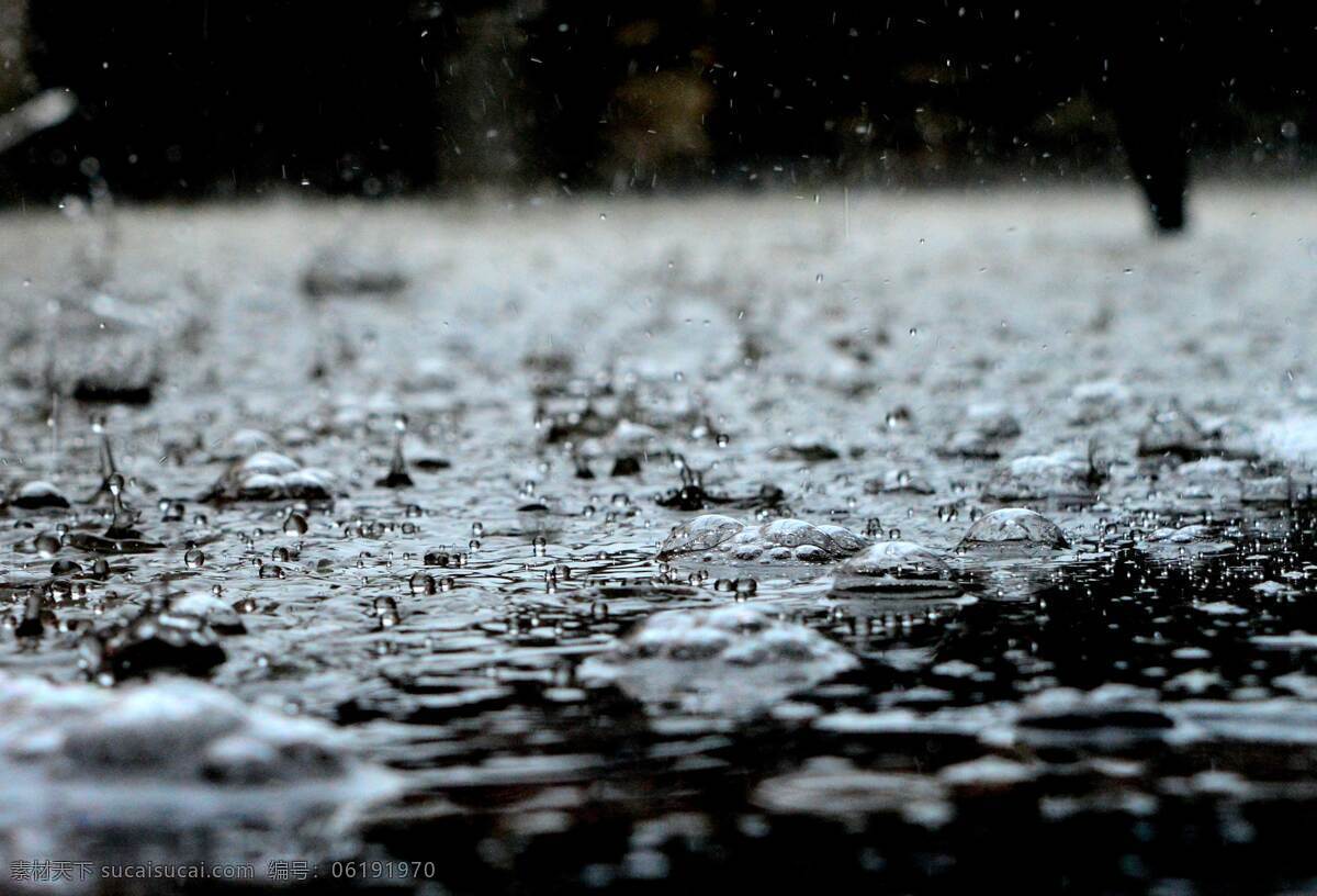 大雨 雨 雨水 下雨 夏季 暴雨 雨滴 水花 水 自然景观 自然风景